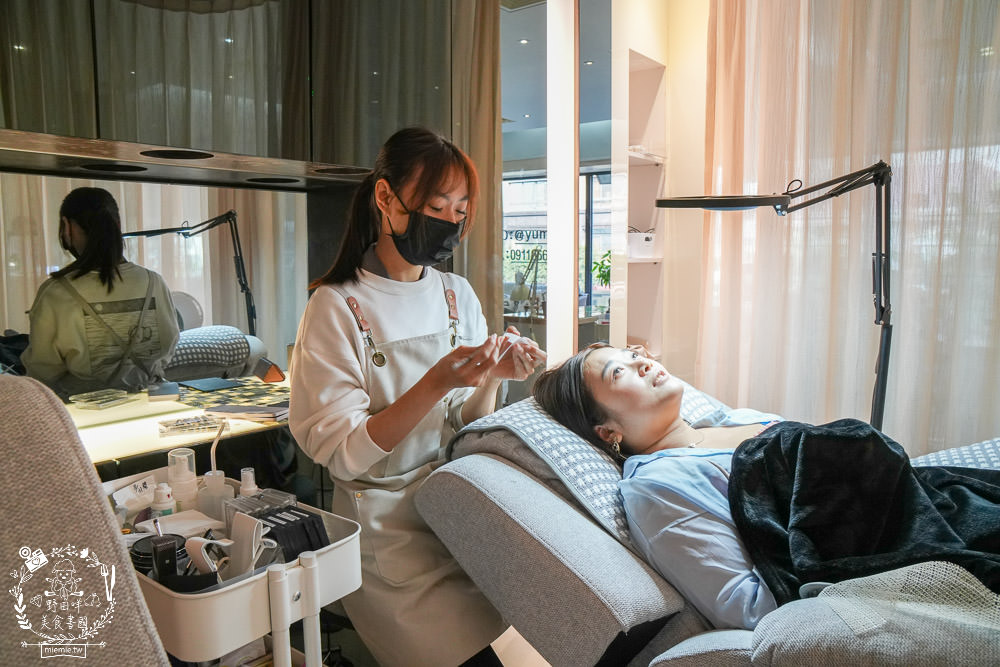 高雄美睫美甲推薦!尤曼美學!超閃耀的貓眼星河藍！還有讓雙眼更靈動的人魚美睫