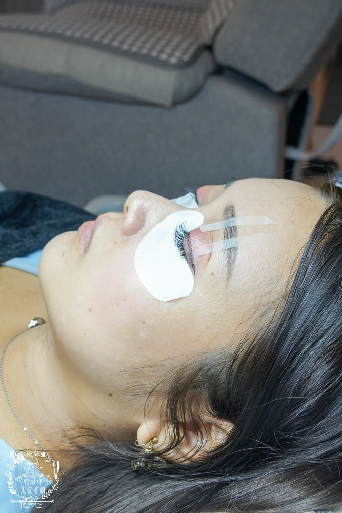 高雄美睫美甲推薦!尤曼美學!超閃耀的貓眼星河藍！還有讓雙眼更靈動的人魚美睫