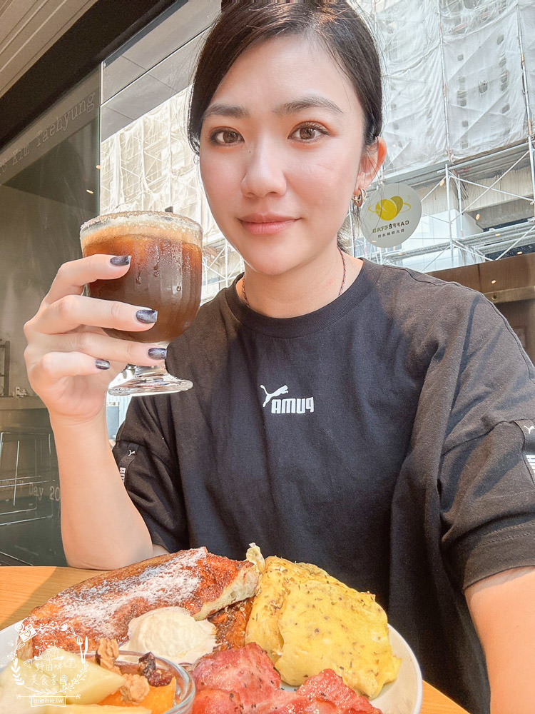 高雄美睫美甲推薦!尤曼美學!超閃耀的貓眼星河藍！還有讓雙眼更靈動的人魚美睫