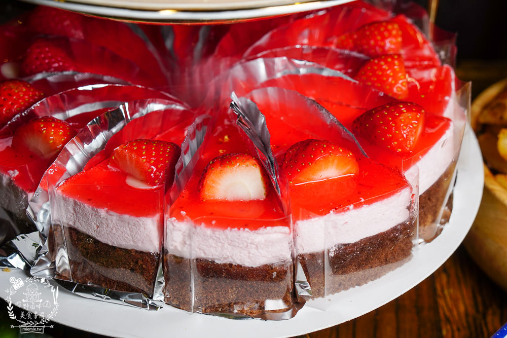 高雄[山禾堂拉麵吃到飽]多種湯頭+數種配菜隨你拉麵DIY!還有超多新鮮草莓+草莓甜點爽爽吃到飽!