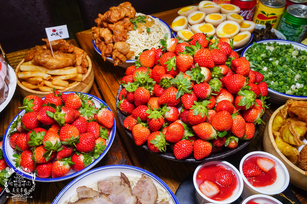 高雄[山禾堂拉麵吃到飽]多種湯頭+數種配菜隨你拉麵DIY!還有超多新鮮草莓+草莓甜點爽爽吃到飽!