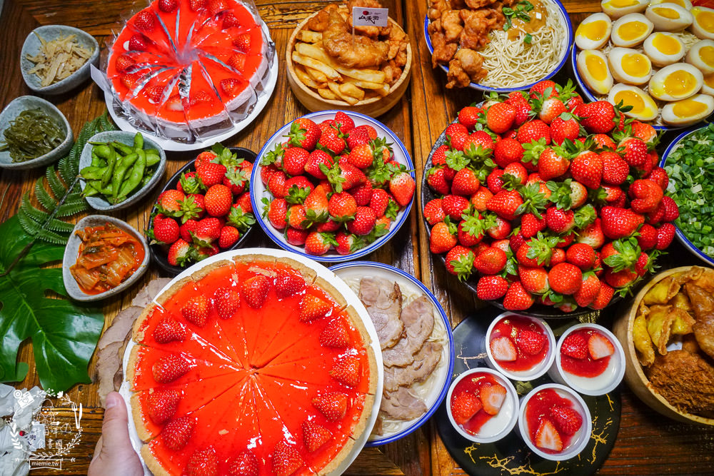 高雄[山禾堂拉麵吃到飽]多種湯頭+數種配菜隨你拉麵DIY!還有超多新鮮草莓+草莓甜點爽爽吃到飽!