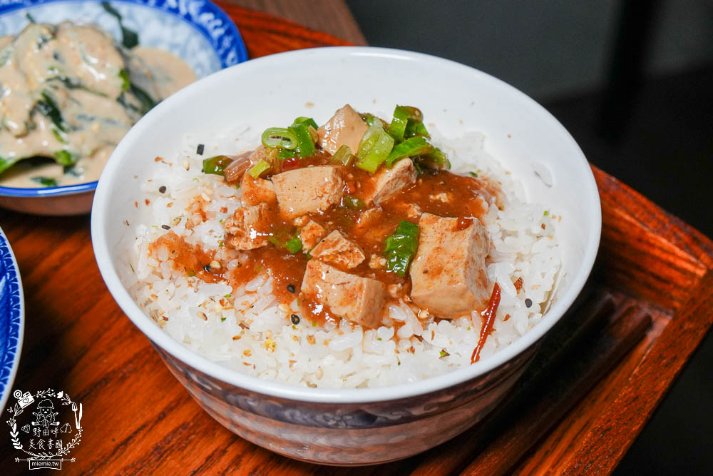 崑崙客棧|高雄隱藏版的古香古色人文餐酒館!居然推出幽靈聯名的大腸包小腸?! - 第21張圖 崑崙客棧|高雄隱藏版的古香古色人文餐酒館!居然推出幽靈聯名的大腸包小腸?!