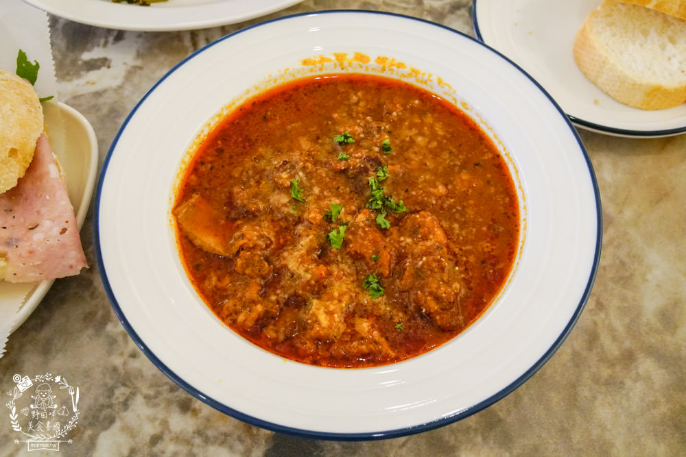 巴索托咖啡館Bassotto Caffè|高雄隱藏在文化中心的義式咖啡廳!站著喝咖啡可以更省錢?!