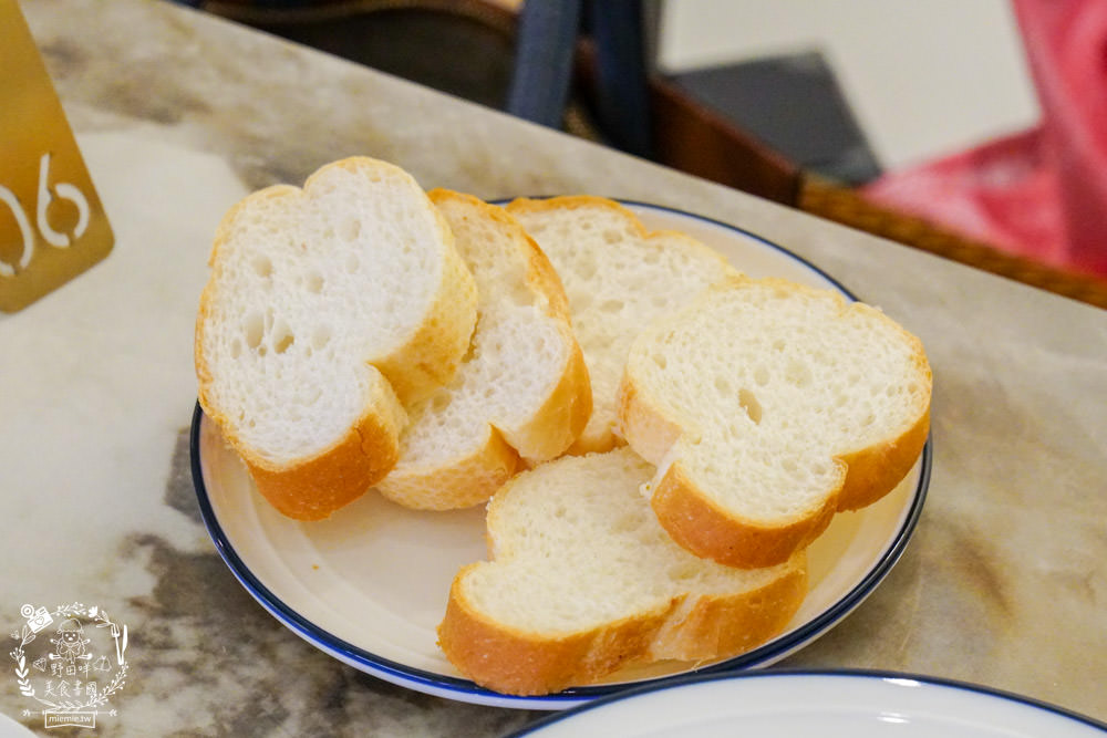 巴索托咖啡館Bassotto Caffè|高雄隱藏在文化中心的義式咖啡廳!站著喝咖啡可以更省錢?!