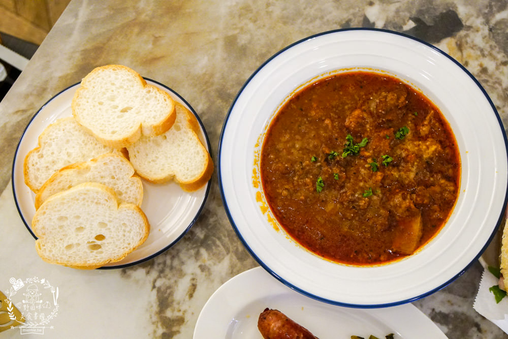 巴索托咖啡館Bassotto Caffè|高雄隱藏在文化中心的義式咖啡廳!站著喝咖啡可以更省錢?!