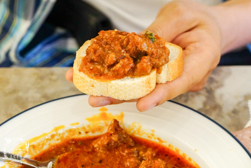 巴索托咖啡館Bassotto Caffè|高雄隱藏在文化中心的義式咖啡廳!站著喝咖啡可以更省錢?!