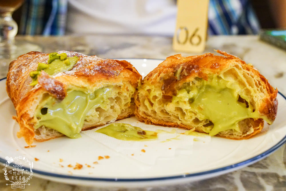 巴索托咖啡館Bassotto Caffè|高雄隱藏在文化中心的義式咖啡廳!站著喝咖啡可以更省錢?!