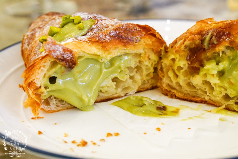 巴索托咖啡館Bassotto Caffè|高雄隱藏在文化中心的義式咖啡廳!站著喝咖啡可以更省錢?!