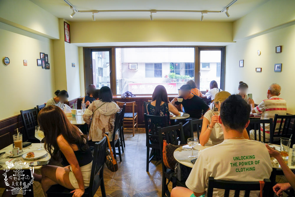 巴索托咖啡館Bassotto Caffè|高雄隱藏在文化中心的義式咖啡廳!站著喝咖啡可以更省錢?!