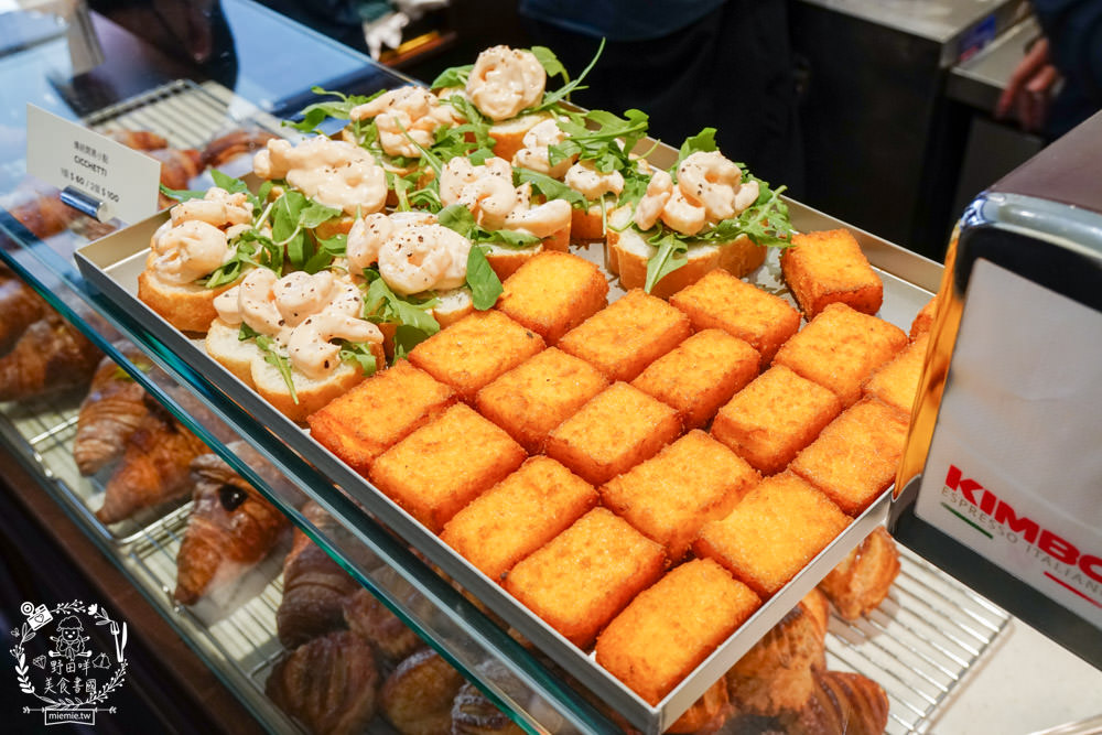 巴索托咖啡館Bassotto Caffè|高雄隱藏在文化中心的義式咖啡廳!站著喝咖啡可以更省錢?!