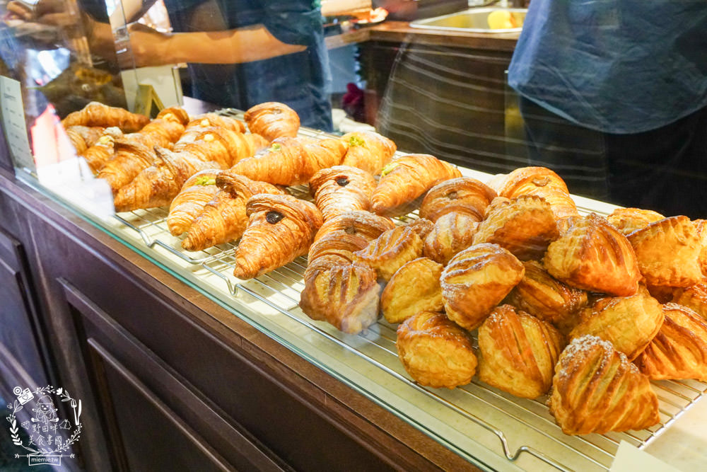 巴索托咖啡館Bassotto Caffè|高雄隱藏在文化中心的義式咖啡廳!站著喝咖啡可以更省錢?!