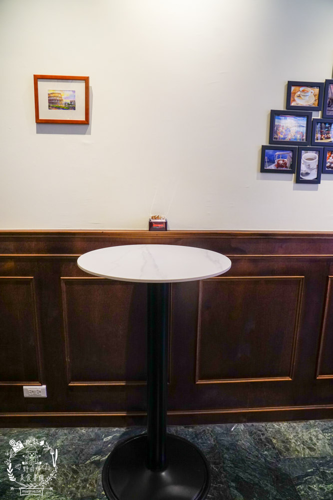 巴索托咖啡館Bassotto Caffè|高雄隱藏在文化中心的義式咖啡廳!站著喝咖啡可以更省錢?!