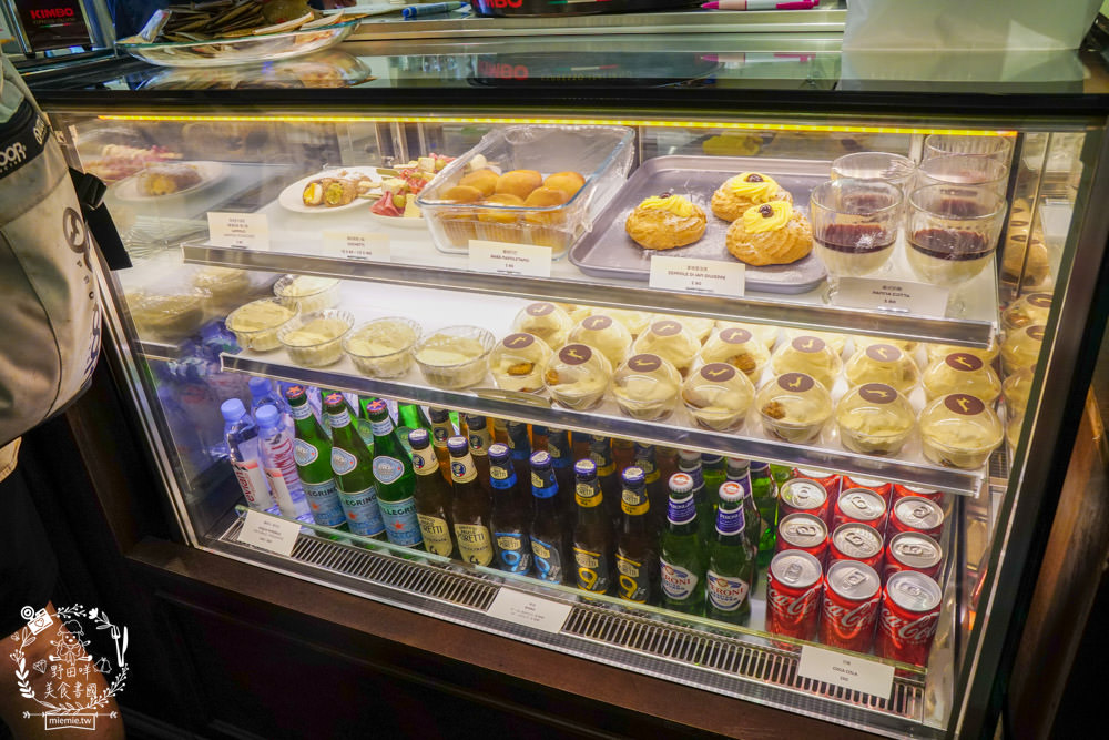 巴索托咖啡館Bassotto Caffè|高雄隱藏在文化中心的義式咖啡廳!站著喝咖啡可以更省錢?!