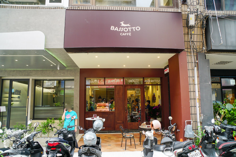 巴索托咖啡館Bassotto Caffè|高雄隱藏在文化中心的義式咖啡廳!站著喝咖啡可以更省錢?!
