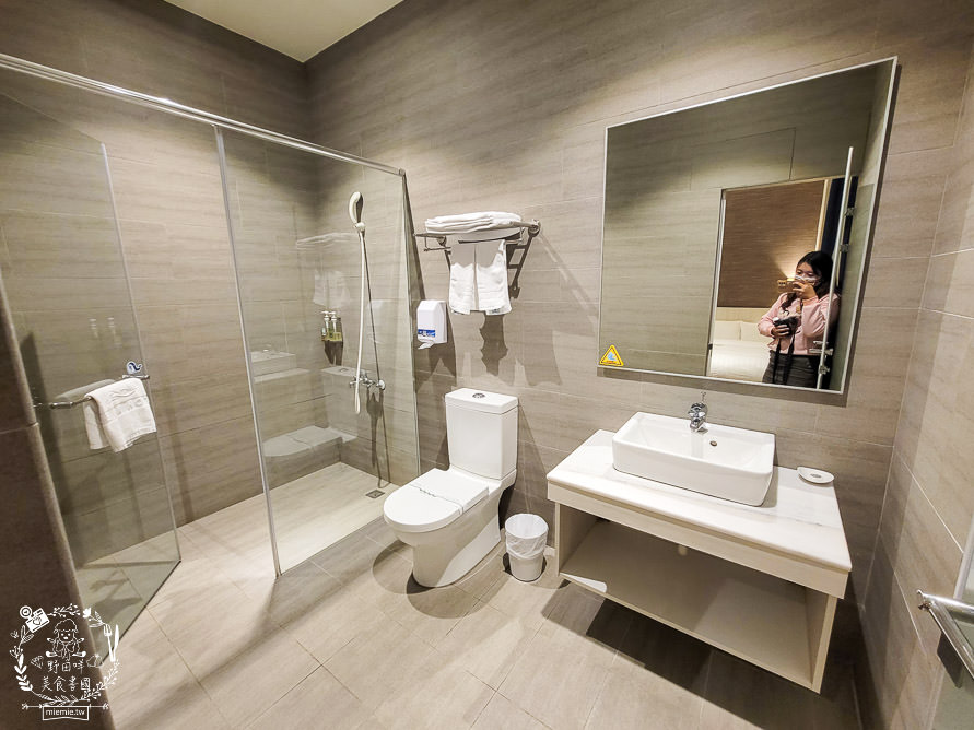 嘉義[布袋文創HOTEL]布袋超美麗海景住宿!還有澎湃自助式早餐!近高跟鞋教堂|好美里3D彩繪|海上巴士