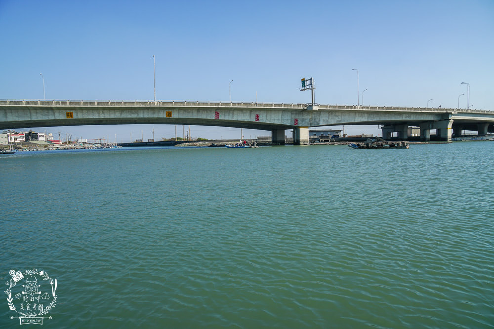 嘉義布袋景點[海上巴士&蛋糕沙灘]踏上無人島玩樂拍熱門IG網美照!還有船上烤鮮蚵鮮蝦?