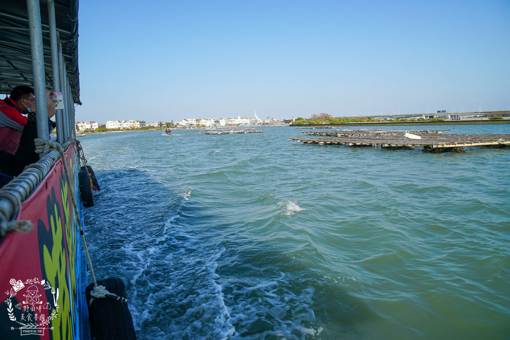 嘉義布袋景點[海上巴士&蛋糕沙灘]踏上無人島玩樂拍熱門IG網美照!還有船上烤鮮蚵鮮蝦?