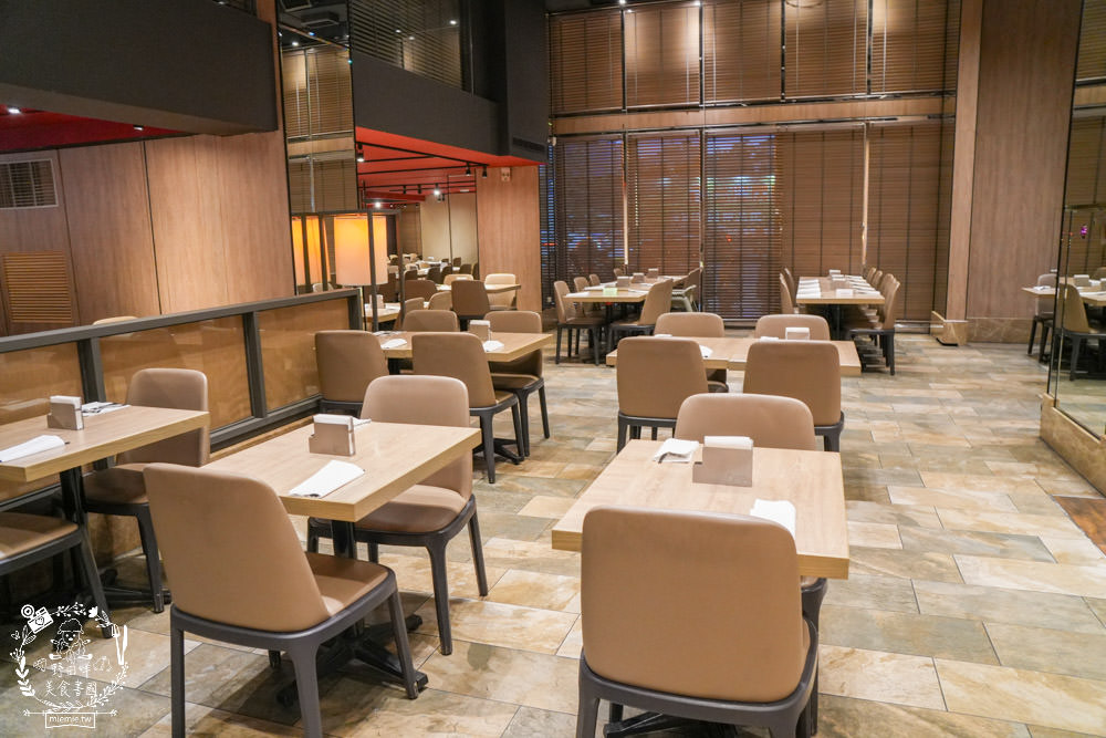 帕里巴黎自助餐吃到飽|破百種選項海鮮肉品甜點飲料無限吃到飽!居然還有松葉蟹吃到飽?！