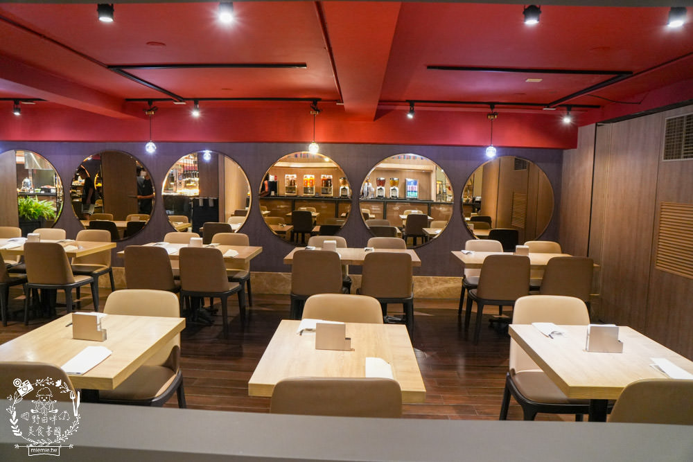 帕里巴黎自助餐吃到飽|破百種選項海鮮肉品甜點飲料無限吃到飽!居然還有松葉蟹吃到飽?！