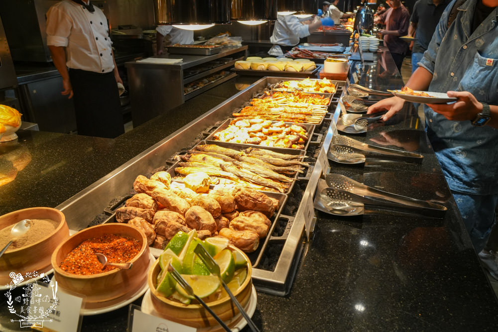 帕里巴黎自助餐吃到飽|破百種選項海鮮肉品甜點飲料無限吃到飽!居然還有松葉蟹吃到飽?！