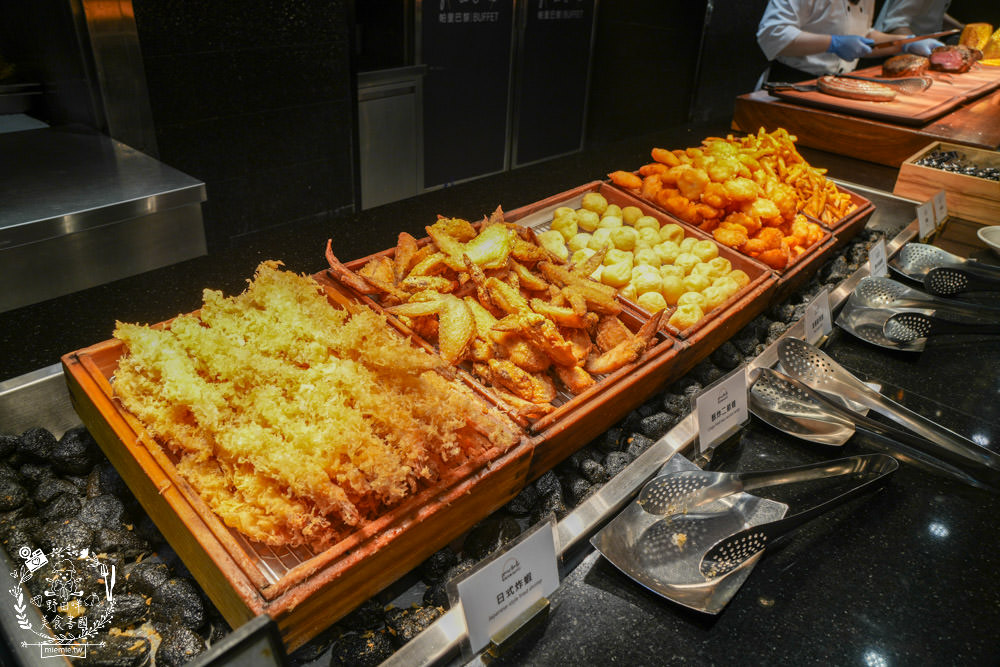 帕里巴黎自助餐吃到飽|破百種選項海鮮肉品甜點飲料無限吃到飽!居然還有松葉蟹吃到飽?！