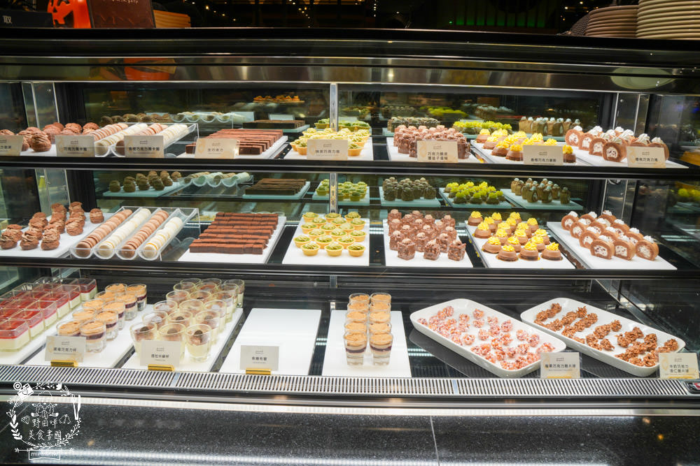 帕里巴黎自助餐吃到飽|破百種選項海鮮肉品甜點飲料無限吃到飽!居然還有松葉蟹吃到飽?！