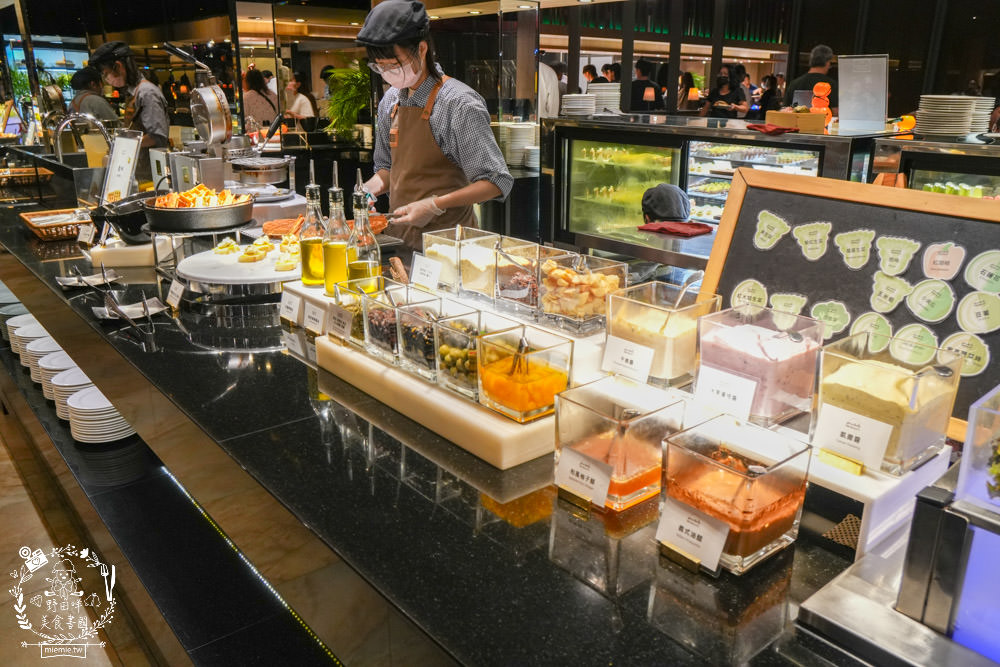 帕里巴黎自助餐吃到飽|破百種選項海鮮肉品甜點飲料無限吃到飽!居然還有松葉蟹吃到飽?！