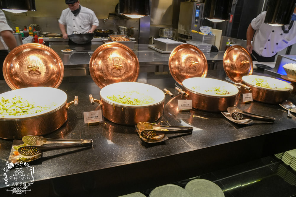 帕里巴黎自助餐吃到飽|破百種選項海鮮肉品甜點飲料無限吃到飽!居然還有松葉蟹吃到飽?！