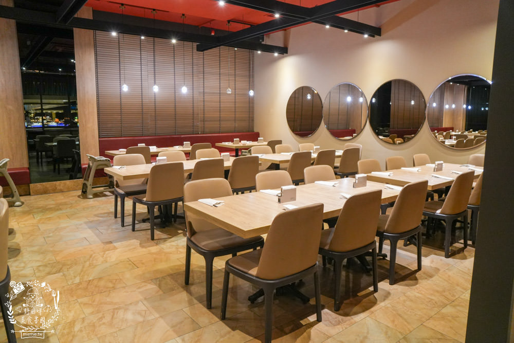 帕里巴黎自助餐吃到飽|破百種選項海鮮肉品甜點飲料無限吃到飽!居然還有松葉蟹吃到飽?！