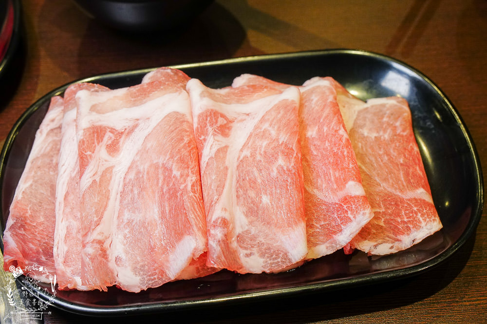 高雄宵夜火鍋[帥之鍋]超霸氣自助吧無限吃到飽!原塊肉現切與不添加味精的湯頭!