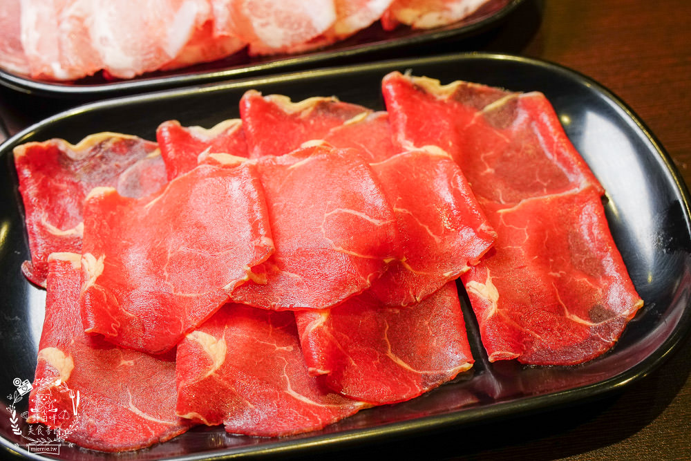 高雄宵夜火鍋[帥之鍋]超霸氣自助吧無限吃到飽!原塊肉現切與不添加味精的湯頭!