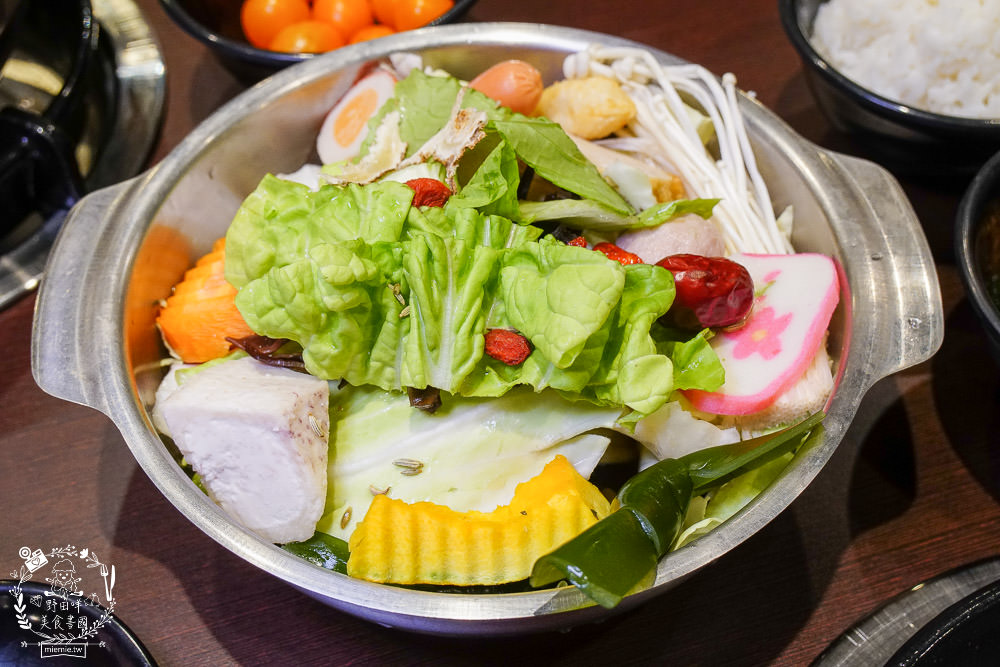 高雄宵夜火鍋[帥之鍋]超霸氣自助吧無限吃到飽!原塊肉現切與不添加味精的湯頭!