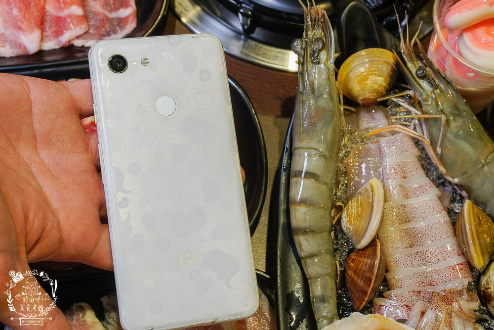 高雄宵夜火鍋[帥之鍋]超霸氣自助吧無限吃到飽!原塊肉現切與不添加味精的湯頭!