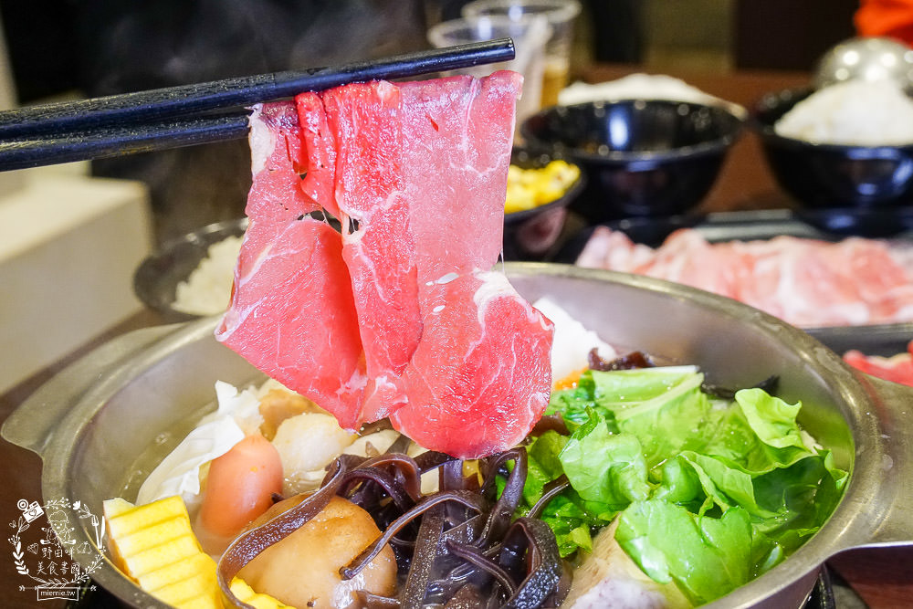 高雄宵夜火鍋[帥之鍋]超霸氣自助吧無限吃到飽!原塊肉現切與不添加味精的湯頭!