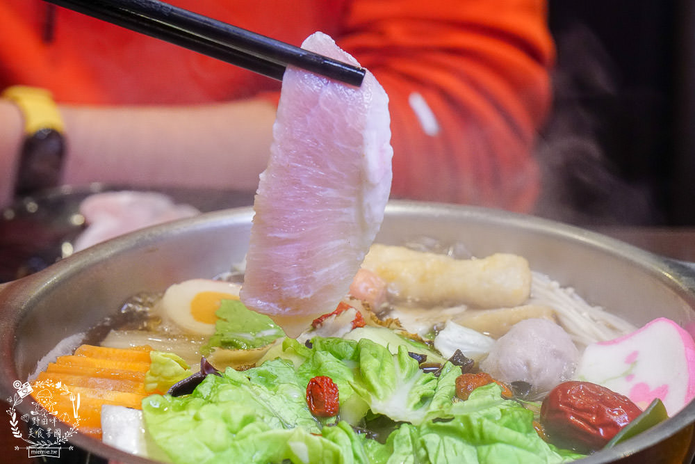 高雄宵夜火鍋[帥之鍋]超霸氣自助吧無限吃到飽!原塊肉現切與不添加味精的湯頭!