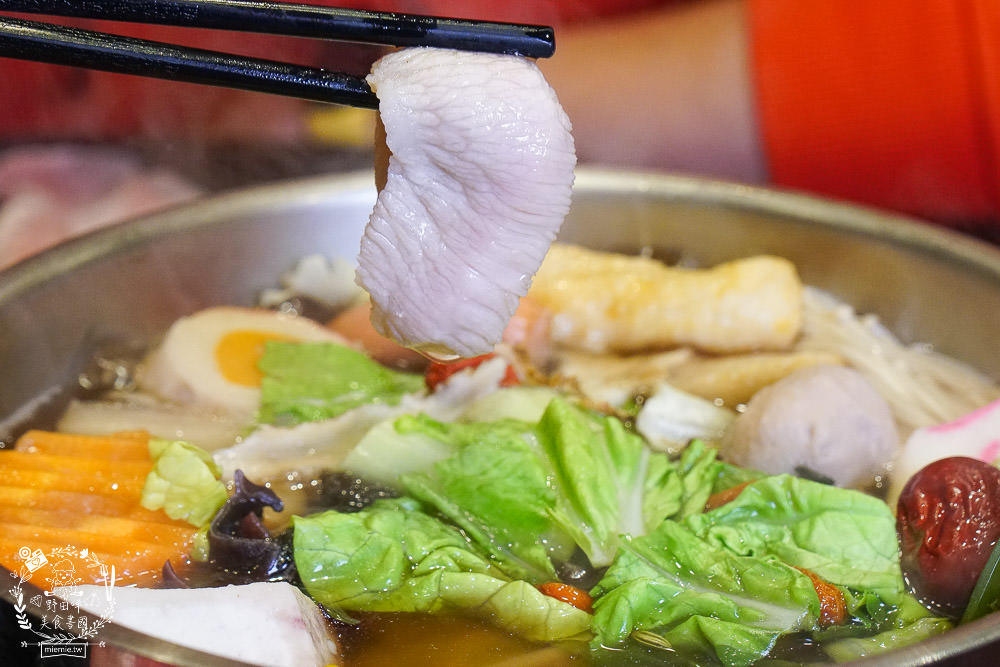 高雄宵夜火鍋[帥之鍋]超霸氣自助吧無限吃到飽!原塊肉現切與不添加味精的湯頭!