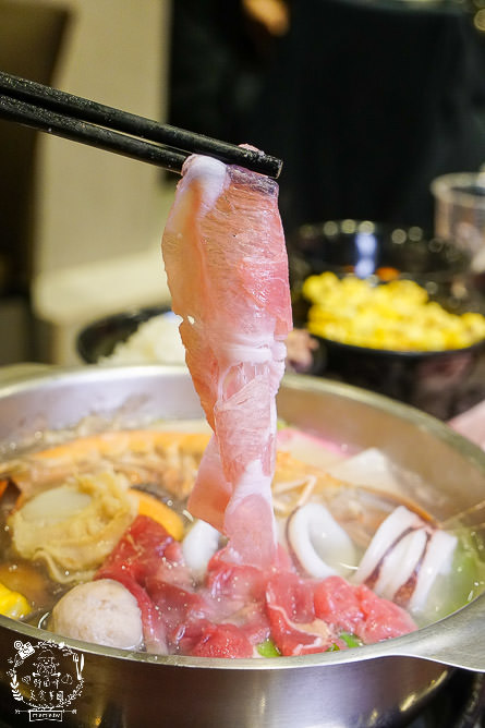 高雄宵夜火鍋[帥之鍋]超霸氣自助吧無限吃到飽!原塊肉現切與不添加味精的湯頭!