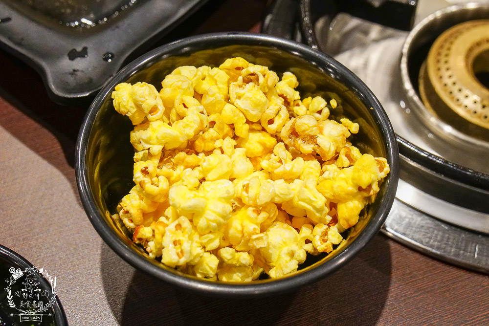 高雄宵夜火鍋[帥之鍋]超霸氣自助吧無限吃到飽!原塊肉現切與不添加味精的湯頭!