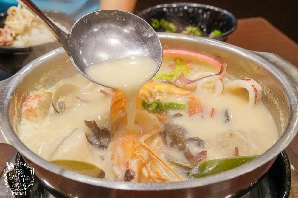 高雄宵夜火鍋[帥之鍋]超霸氣自助吧無限吃到飽!原塊肉現切與不添加味精的湯頭!