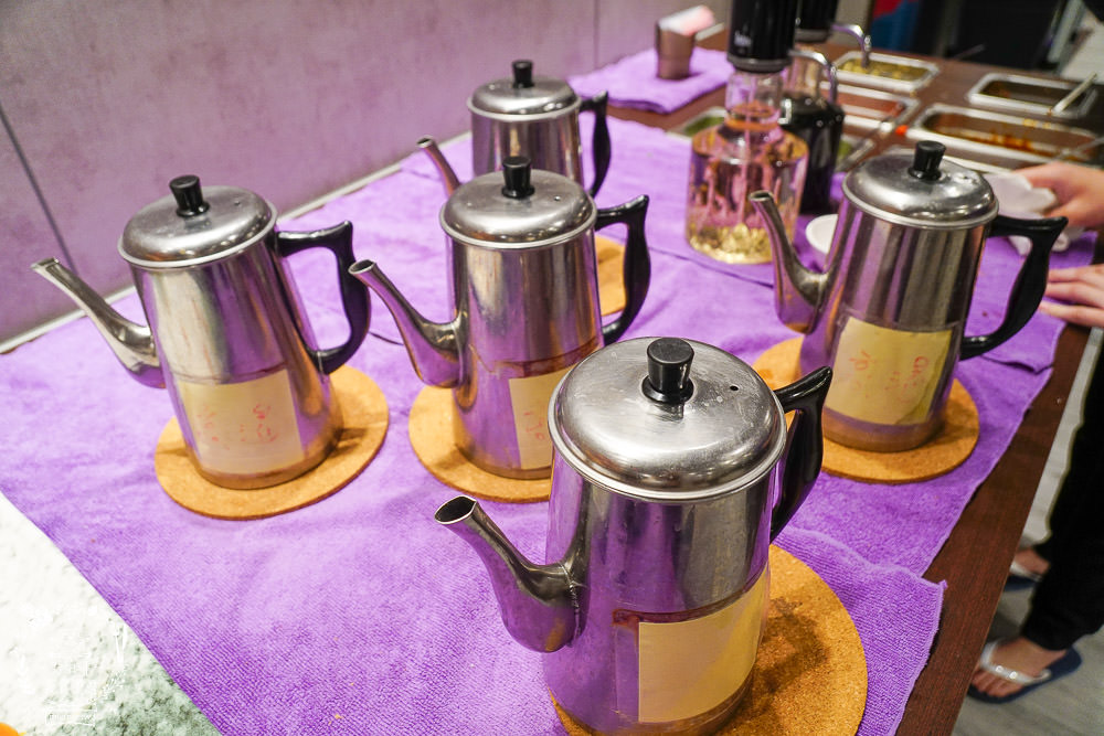 高雄宵夜火鍋[帥之鍋]超霸氣自助吧無限吃到飽!原塊肉現切與不添加味精的湯頭!