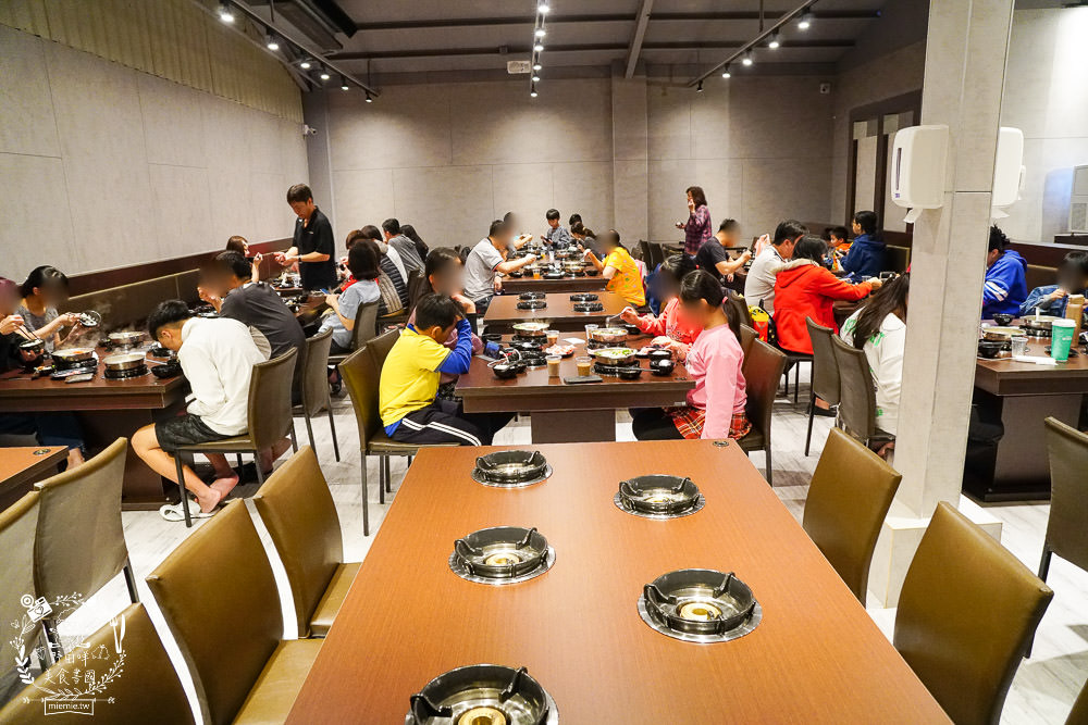 高雄宵夜火鍋[帥之鍋]超霸氣自助吧無限吃到飽!原塊肉現切與不添加味精的湯頭!