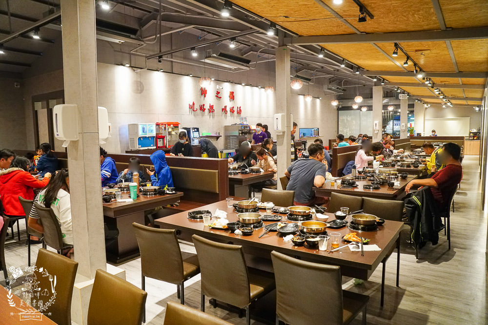 高雄宵夜火鍋[帥之鍋]超霸氣自助吧無限吃到飽!原塊肉現切與不添加味精的湯頭!