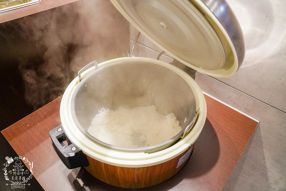 高雄宵夜火鍋[帥之鍋]超霸氣自助吧無限吃到飽!原塊肉現切與不添加味精的湯頭!