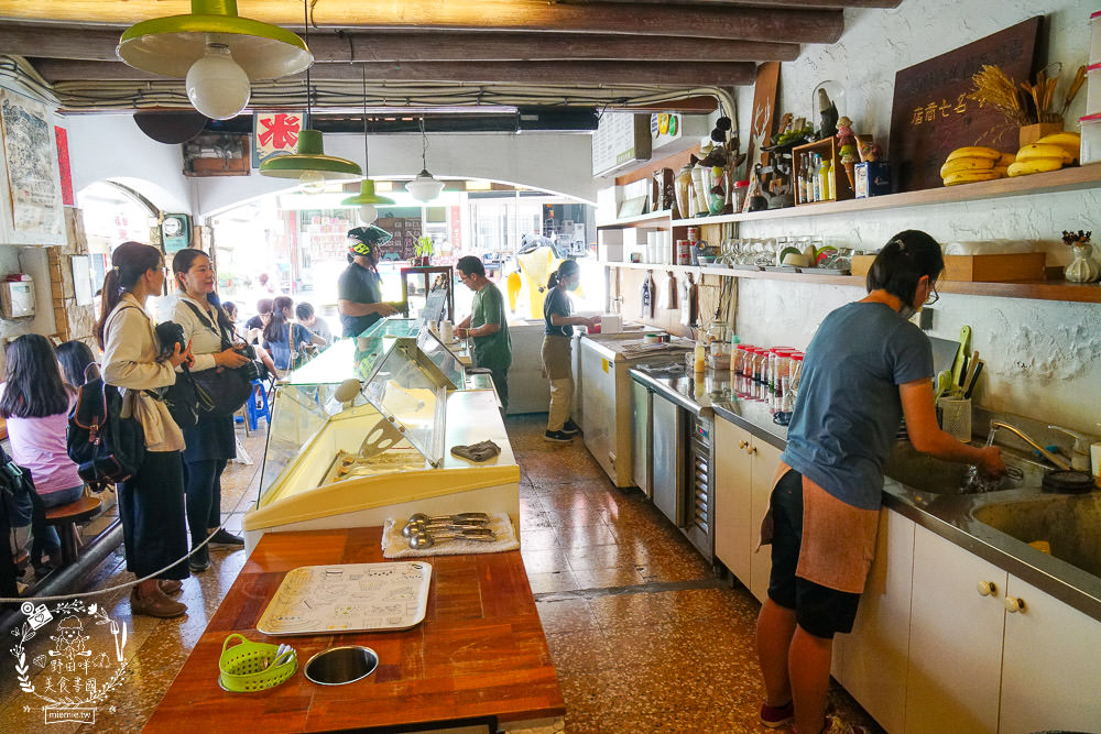 高雄[常美冰店]70年歷史老店|必點繽紛招牌冰|香蕉清冰好消暑