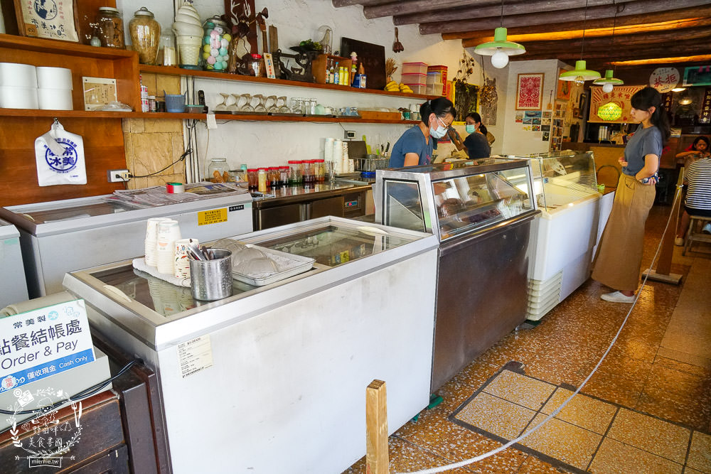 高雄[常美冰店]70年歷史老店|必點繽紛招牌冰|香蕉清冰好消暑