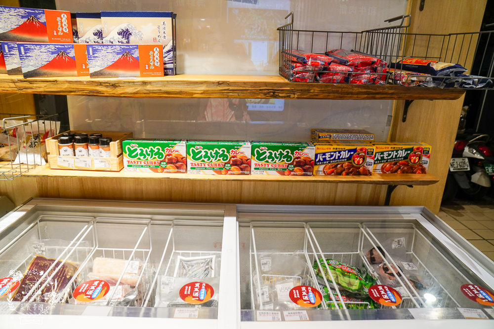 平凡五金行|高雄頂級進口肉品火鍋超市!空運活海鮮與日本和菓子!二樓有免費湯底與內用坐位! - 第11張圖 平凡五金行|高雄頂級進口肉品火鍋超市!空運活海鮮與日本和菓子!二樓有免費湯底與內用坐位!