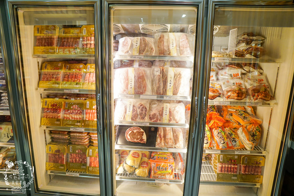 平凡五金行|高雄頂級進口肉品火鍋超市!空運活海鮮與日本和菓子!二樓有免費湯底與內用坐位! - 第27張圖 平凡五金行|高雄頂級進口肉品火鍋超市!空運活海鮮與日本和菓子!二樓有免費湯底與內用坐位!