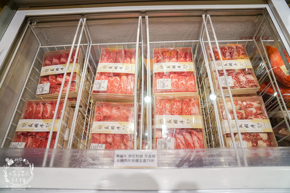 平凡五金行|高雄頂級進口肉品火鍋超市!空運活海鮮與日本和菓子!二樓有免費湯底與內用坐位!