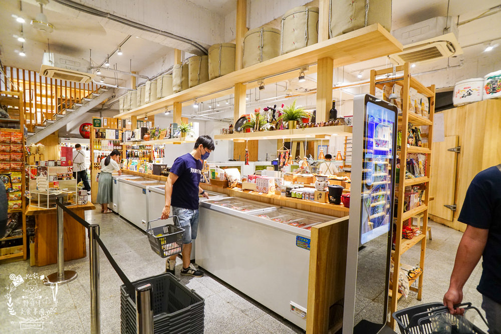 平凡五金行|高雄頂級進口肉品火鍋超市!空運活海鮮與日本和菓子!二樓有免費湯底與內用坐位! - 第9張圖 平凡五金行|高雄頂級進口肉品火鍋超市!空運活海鮮與日本和菓子!二樓有免費湯底與內用坐位!